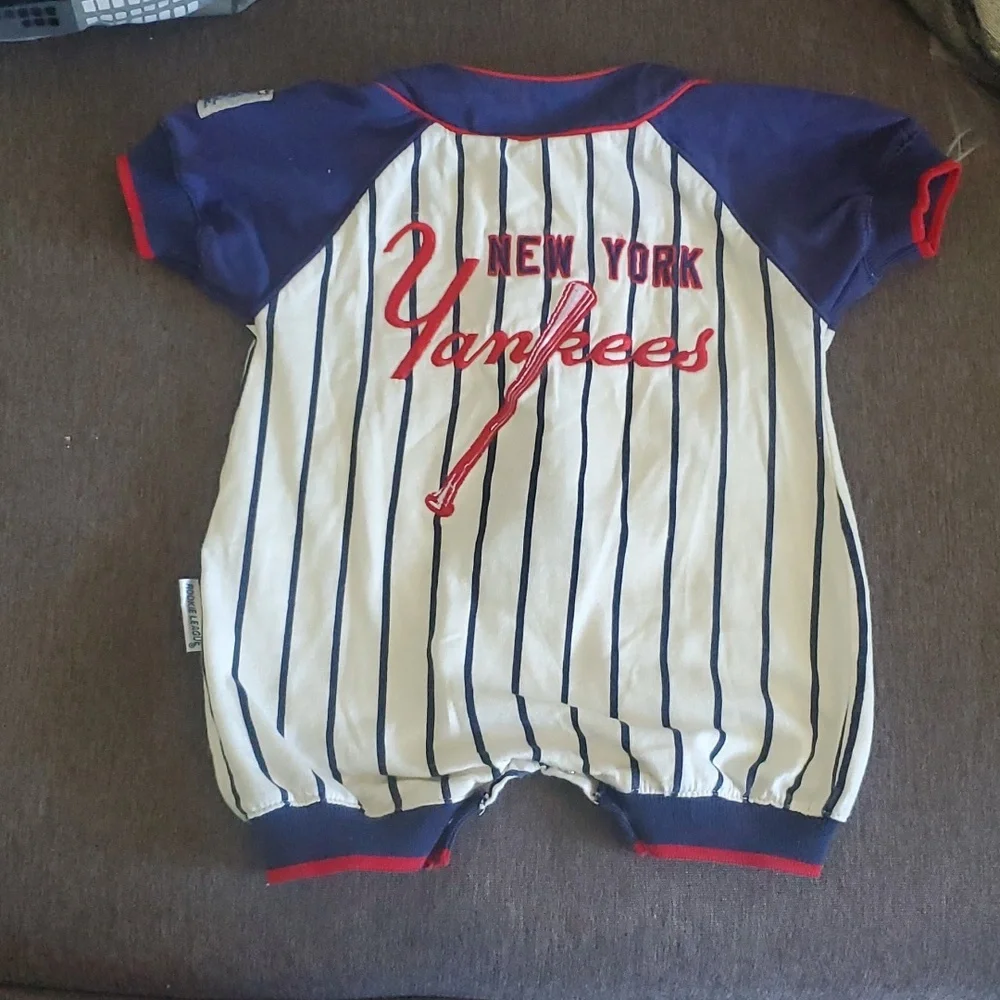 VINTAGE NEW YORK YANKEE INFANT TODDLER  ONE PIECE JERSEY. OFFICIAL ROOKIE LEAGUE - Picture 2 of 6